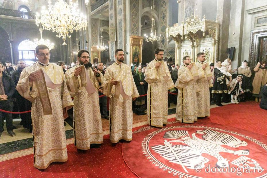 „Troița de arhierei” la Catedrala Mitropolitană: Studenții și profesorii Facultății de Teologie și-au cinstit sfinții ocrotitori / Foto: pr. Silviu Cluci