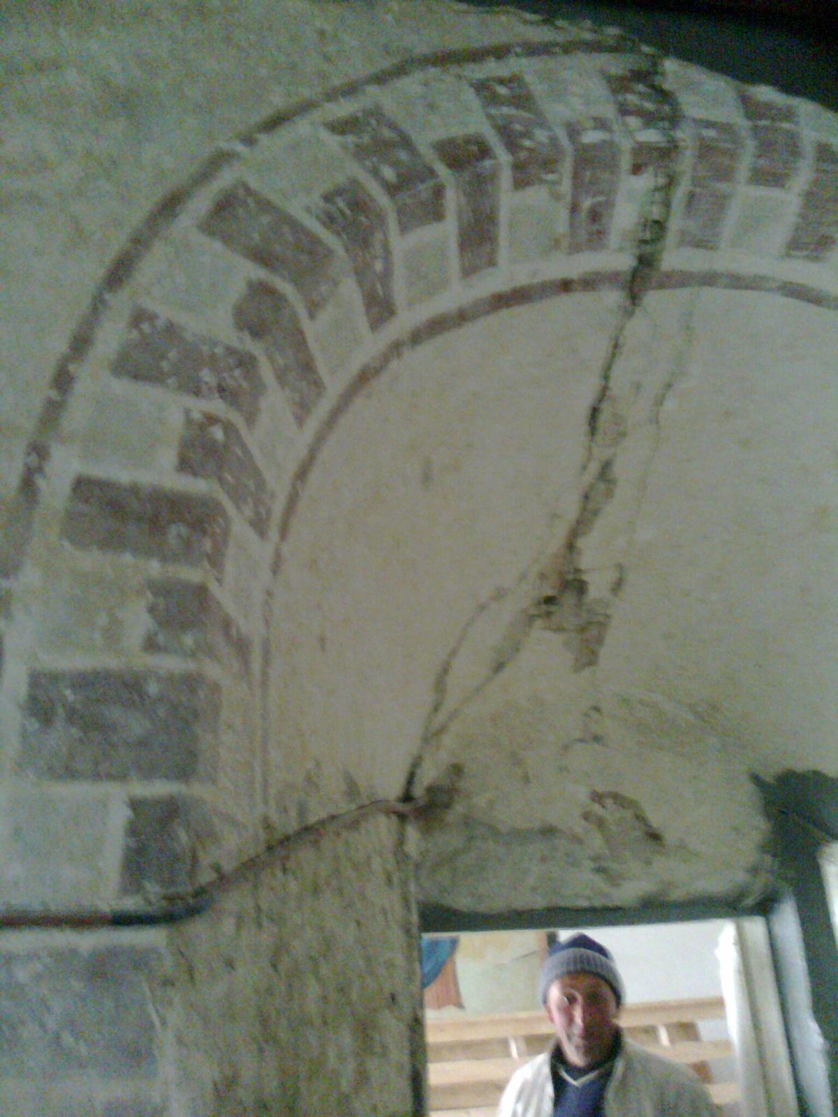 CĂRĂMIDĂ APARENTĂ ASEMĂNĂTOARE CU CEA DE LA PROBOTA